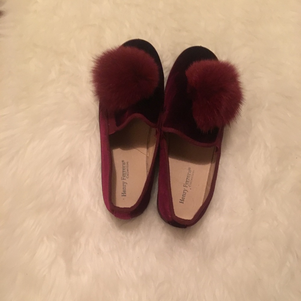 Cute burgundy shoes!